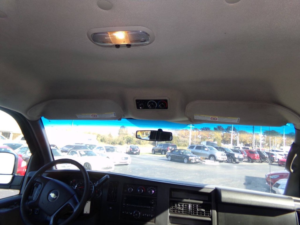 2012 Chevrolet Express Image 23