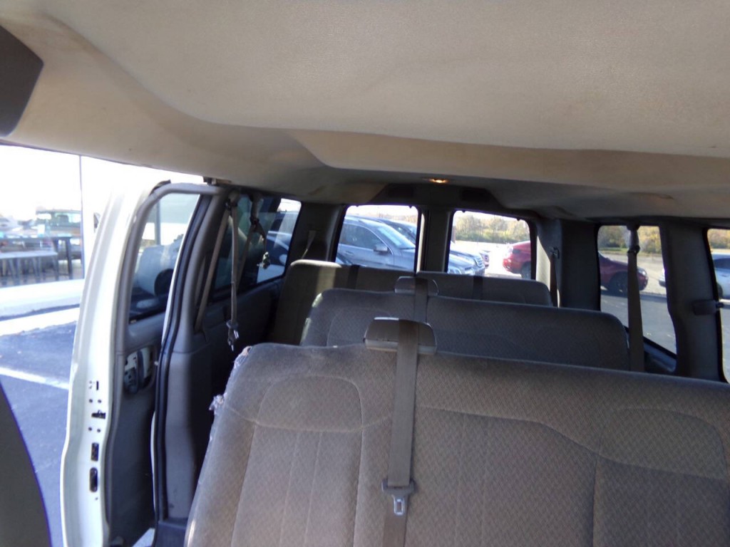 2012 Chevrolet Express Image 25