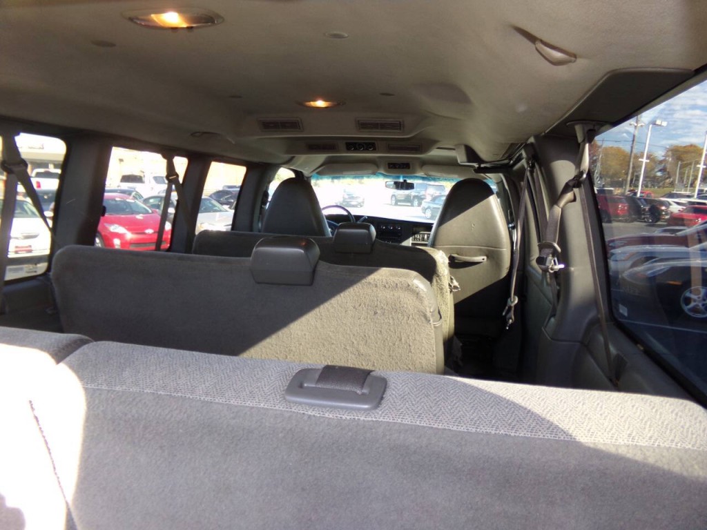 2012 Chevrolet Express Image 28