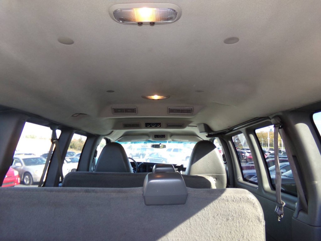 2012 Chevrolet Express Image 30