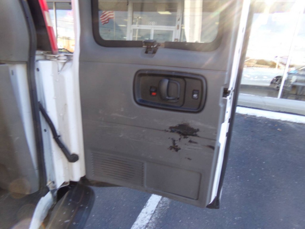 2012 Chevrolet Express Image 31