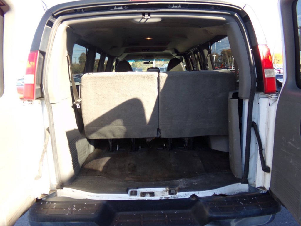 2012 Chevrolet Express Image 33