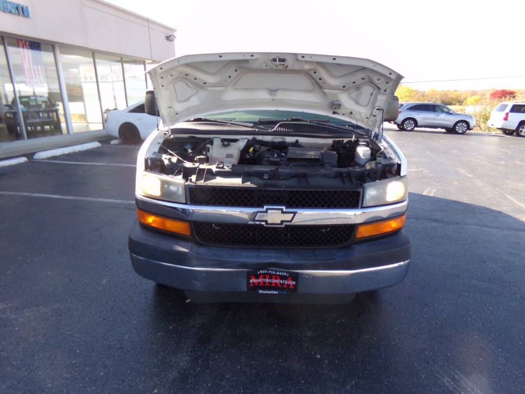 2012 Chevrolet Express Image 35