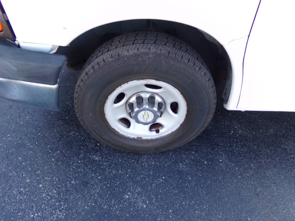 2012 Chevrolet Express Image 37