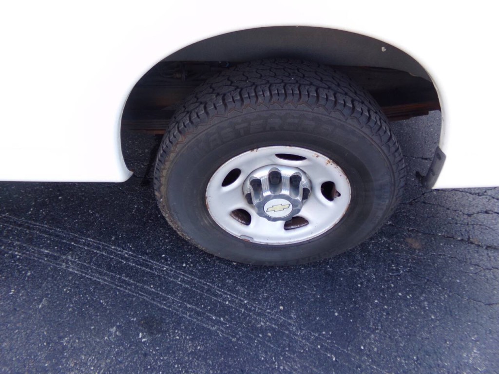 2012 Chevrolet Express Image 39