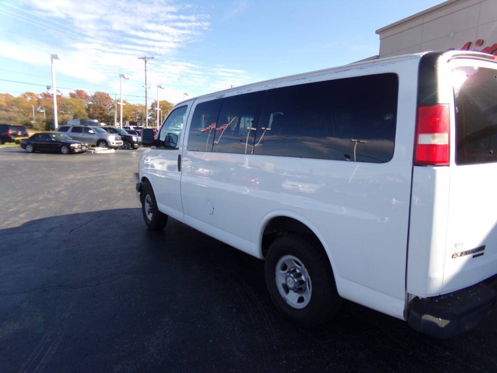 2012 Chevrolet Express Image 40