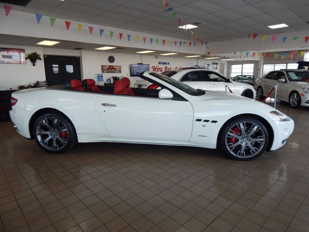2011 Maserati GranTurismo Image 3
