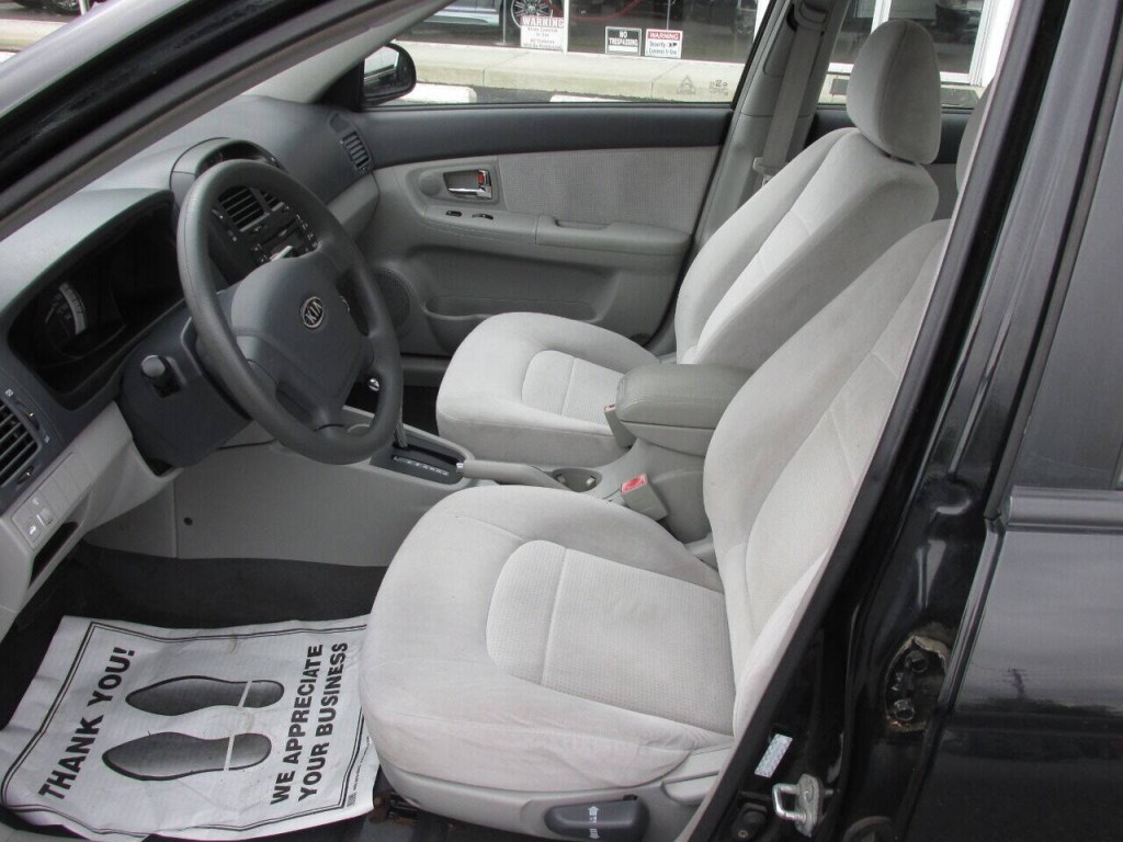 2007 Kia Spectra Image 13