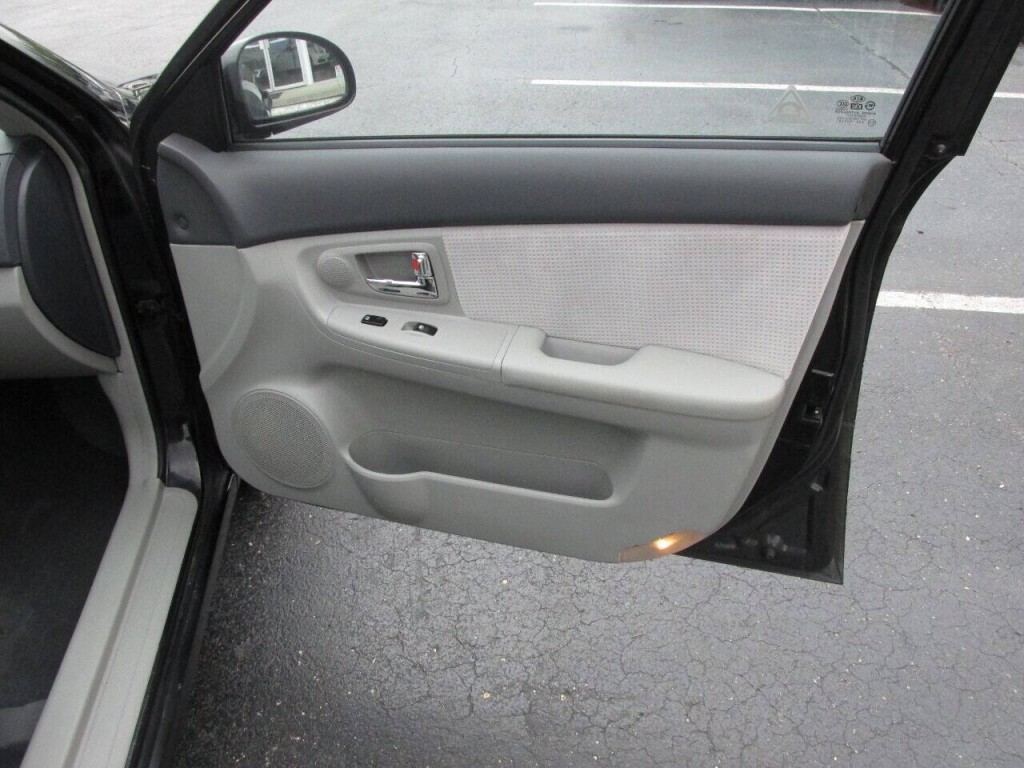 2007 Kia Spectra Image 32