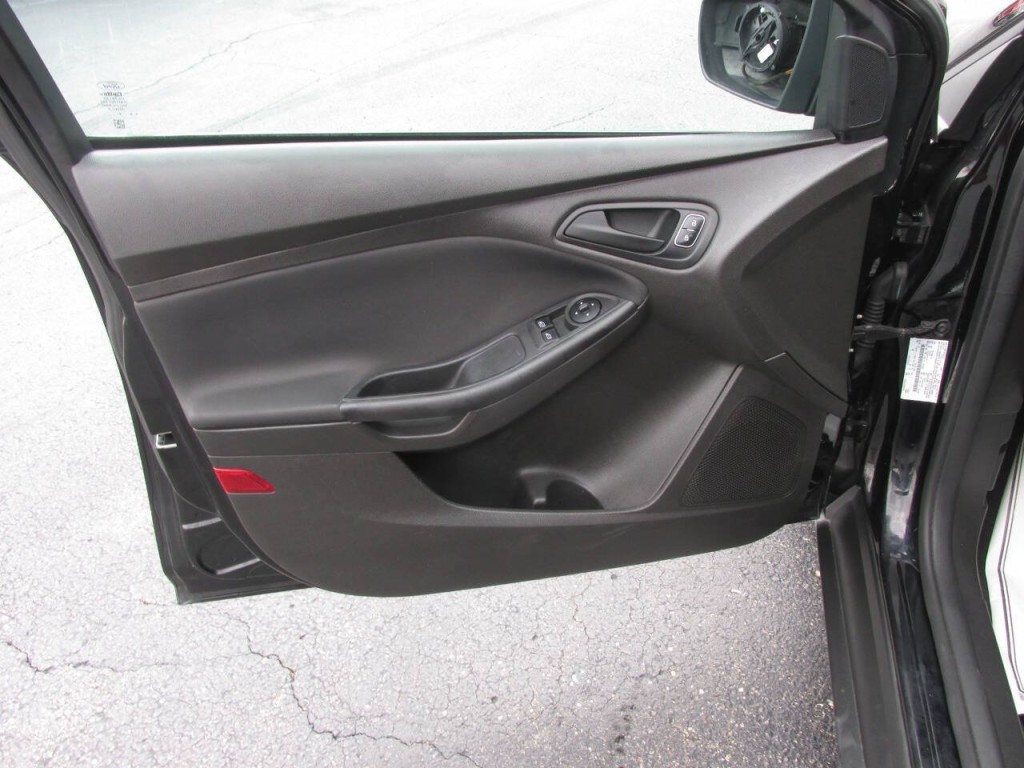 2016 Ford Focus Image 7