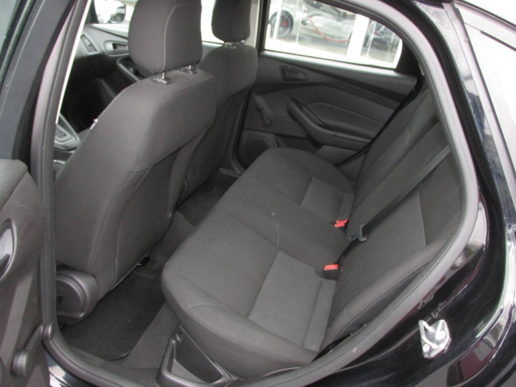 2016 Ford Focus Image 8