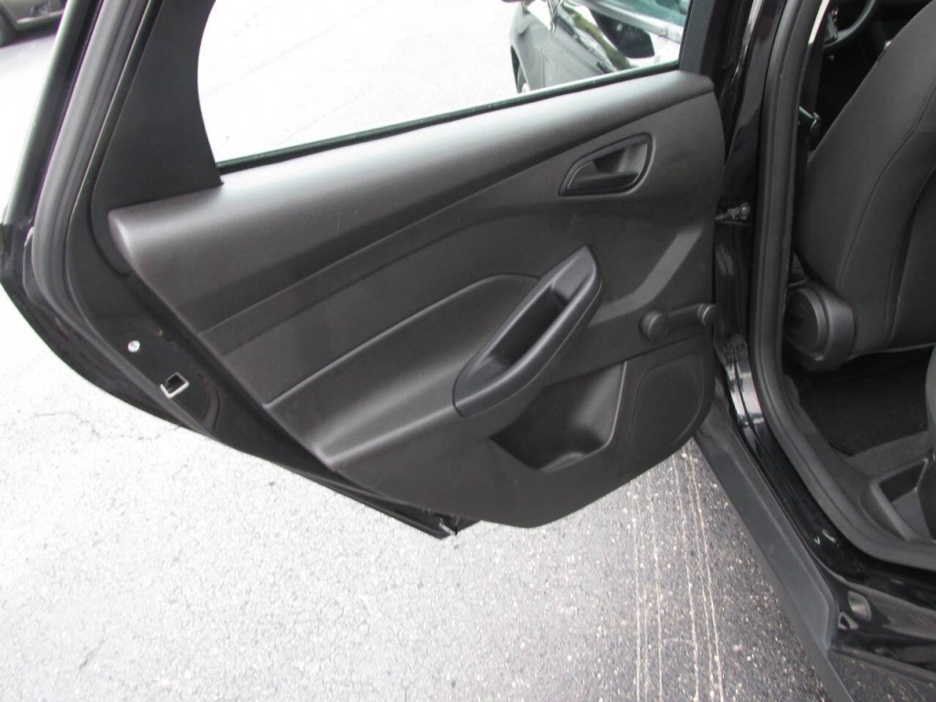 2016 Ford Focus Image 12