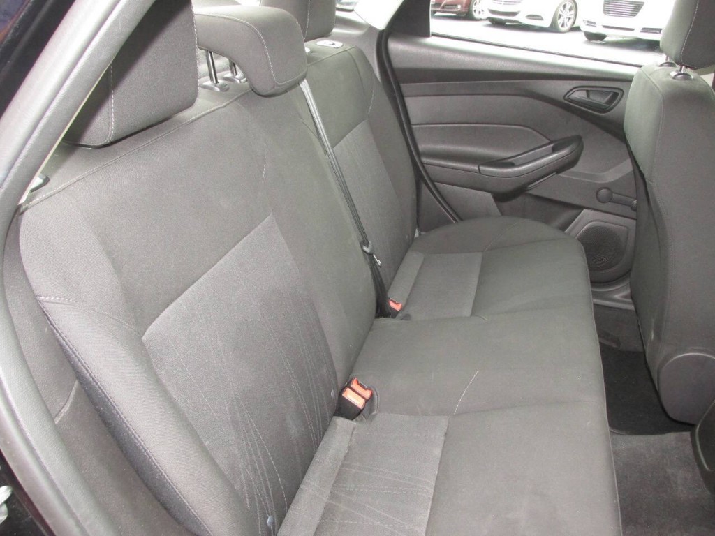 2016 Ford Focus Image 16