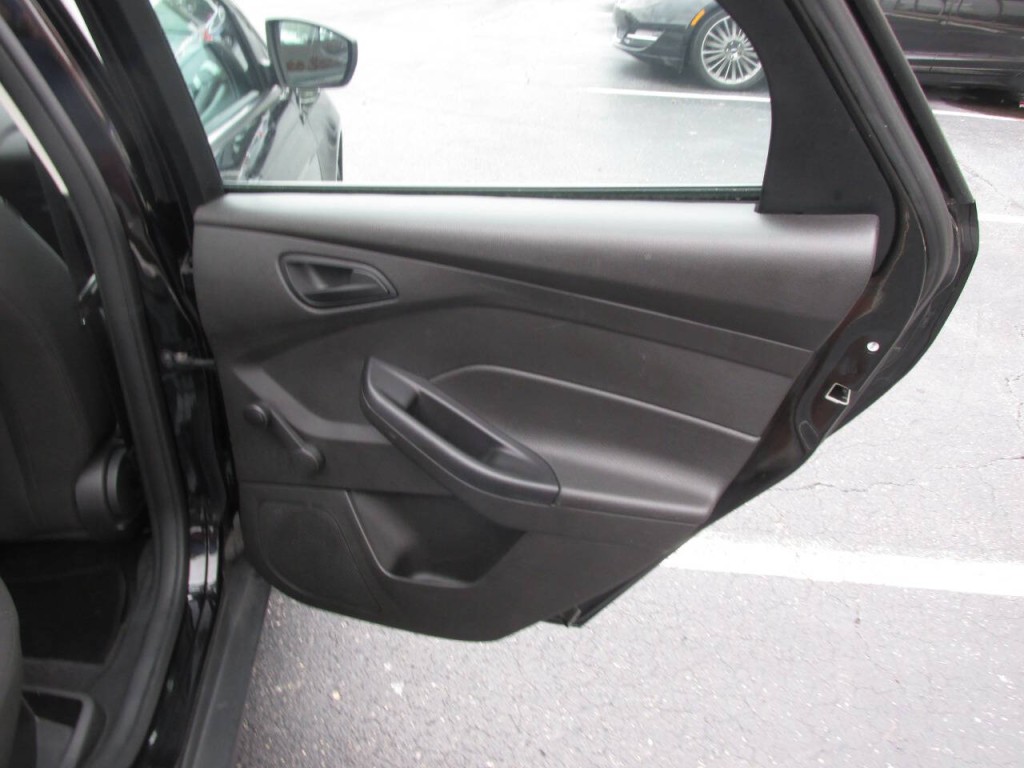 2016 Ford Focus Image 18