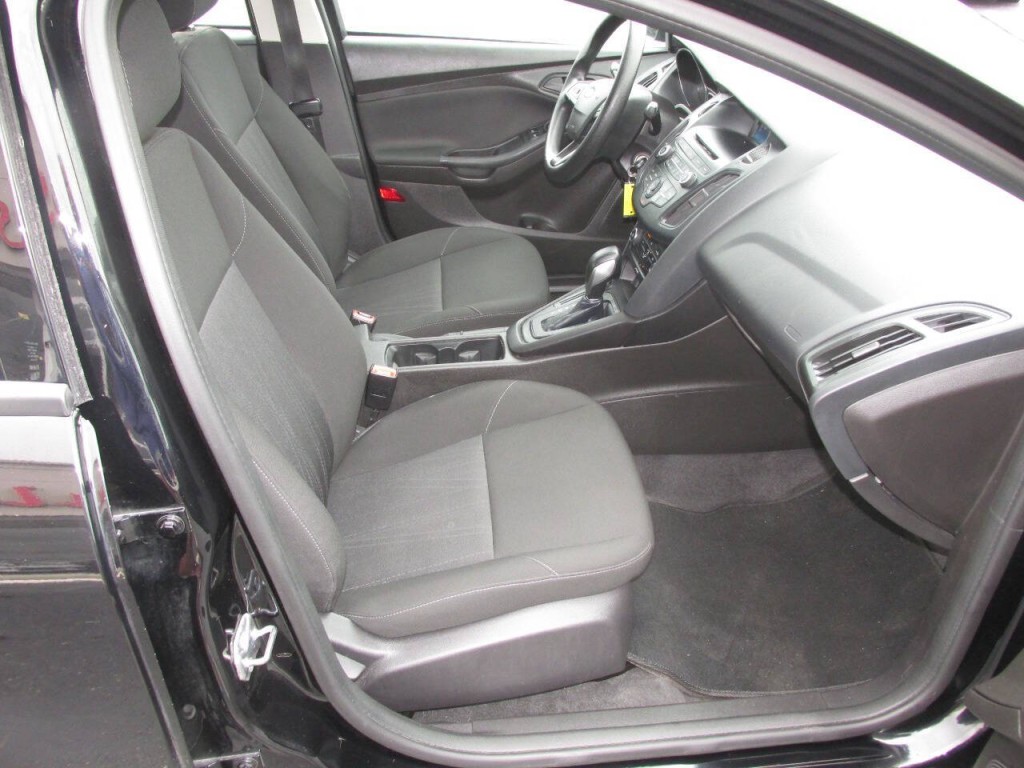 2016 Ford Focus Image 19