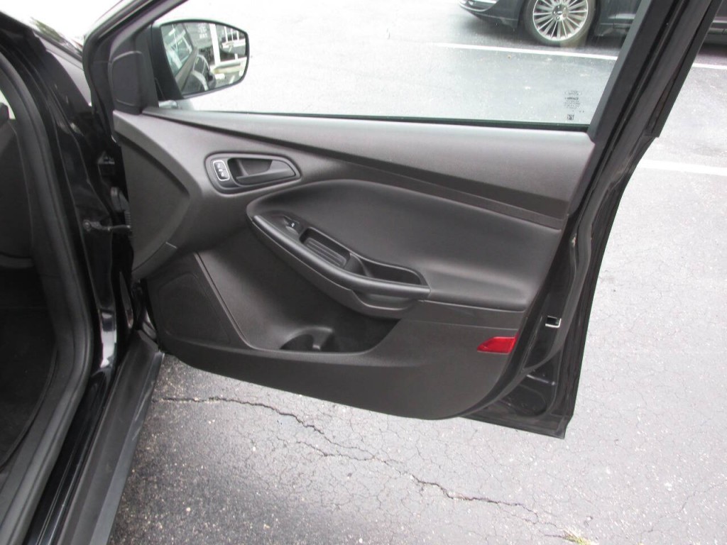 2016 Ford Focus Image 21