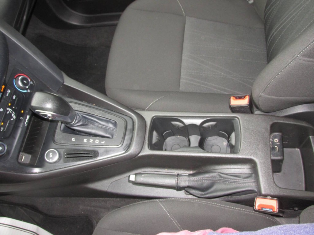 2016 Ford Focus Image 39