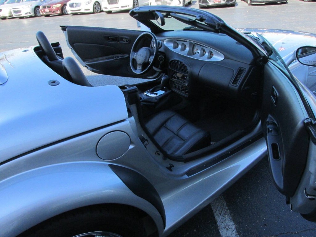 2002 Chrysler Prowler Image 12