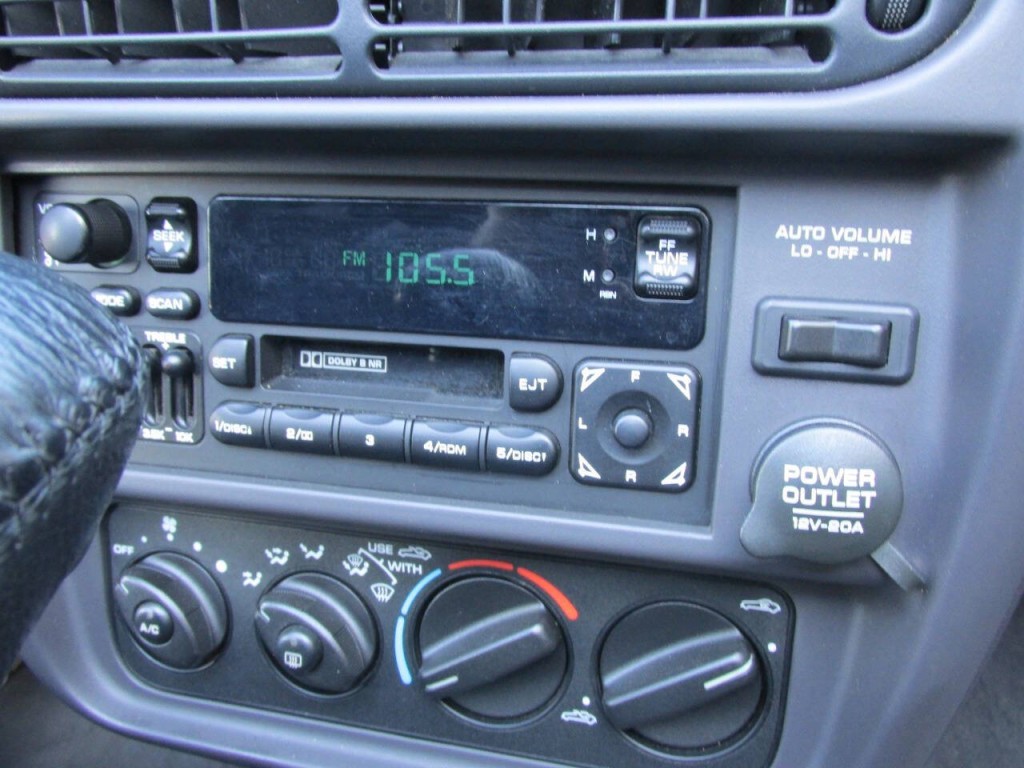 2002 Chrysler Prowler Image 26