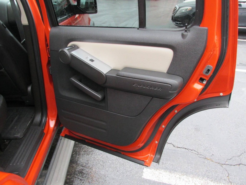 2007 Ford Explorer Image 23