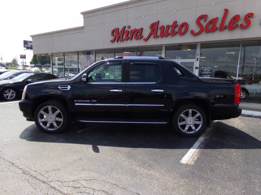 2008 Cadillac Escalade Image 2