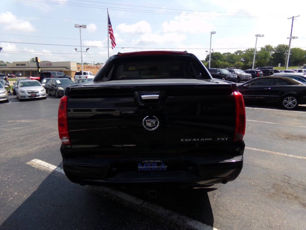 2008 Cadillac Escalade Image 3