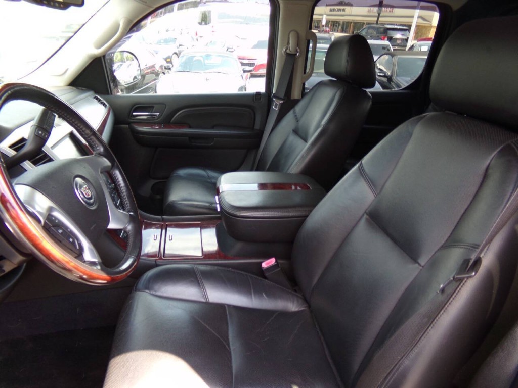 2008 Cadillac Escalade Image 8