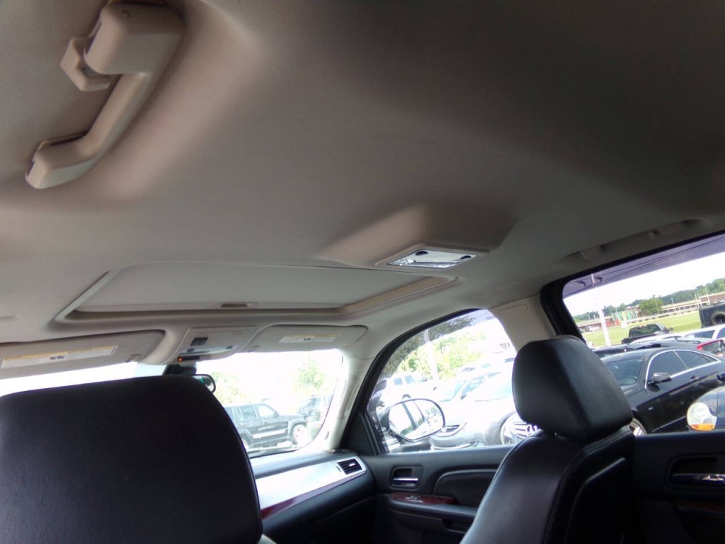 2008 Cadillac Escalade Image 10