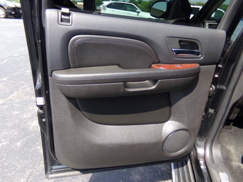 2008 Cadillac Escalade Image 12