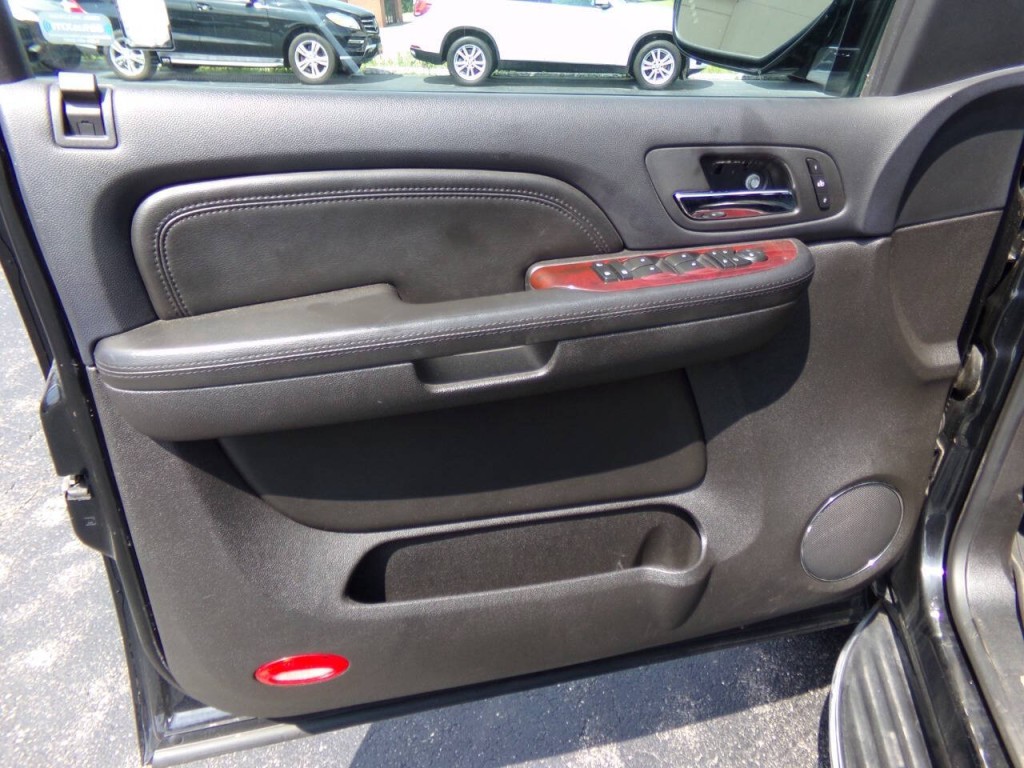 2008 Cadillac Escalade Image 14