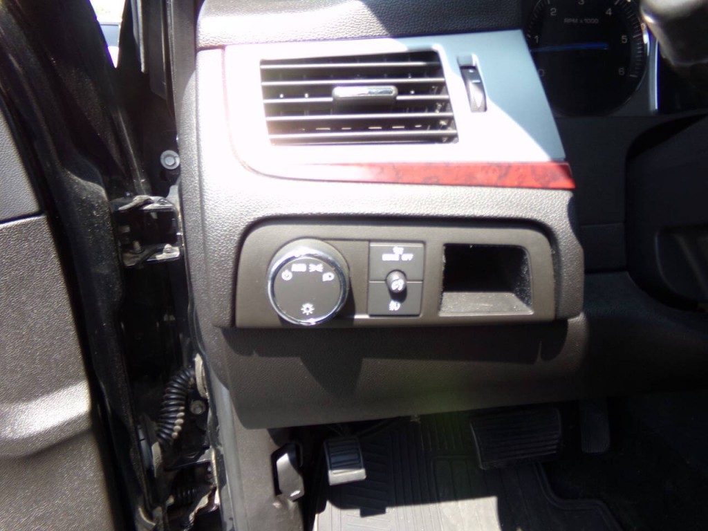 2008 Cadillac Escalade Image 15