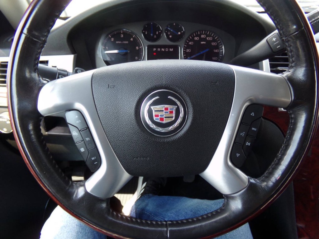 2008 Cadillac Escalade Image 17