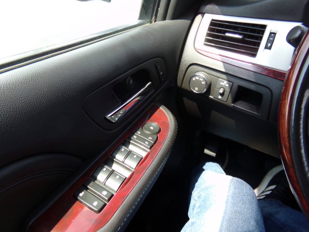 2008 Cadillac Escalade Image 18