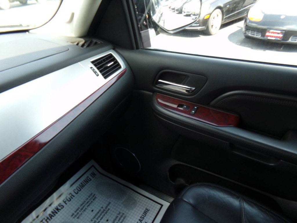2008 Cadillac Escalade Image 19