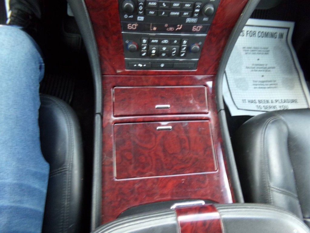 2008 Cadillac Escalade Image 20