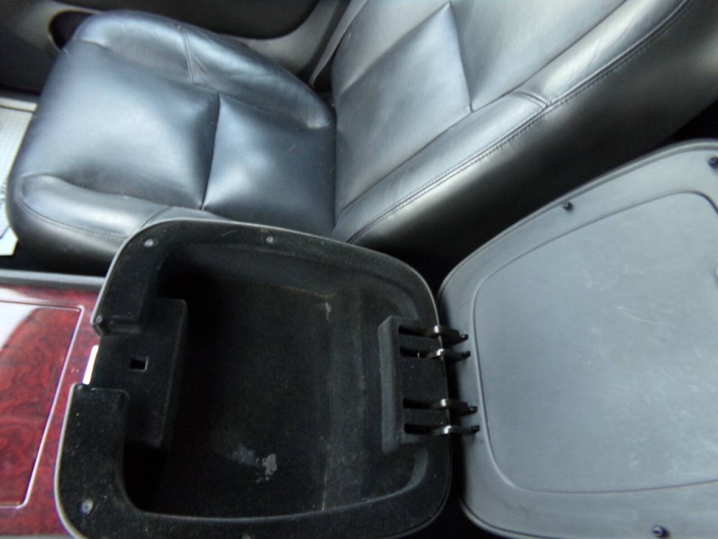 2008 Cadillac Escalade Image 21