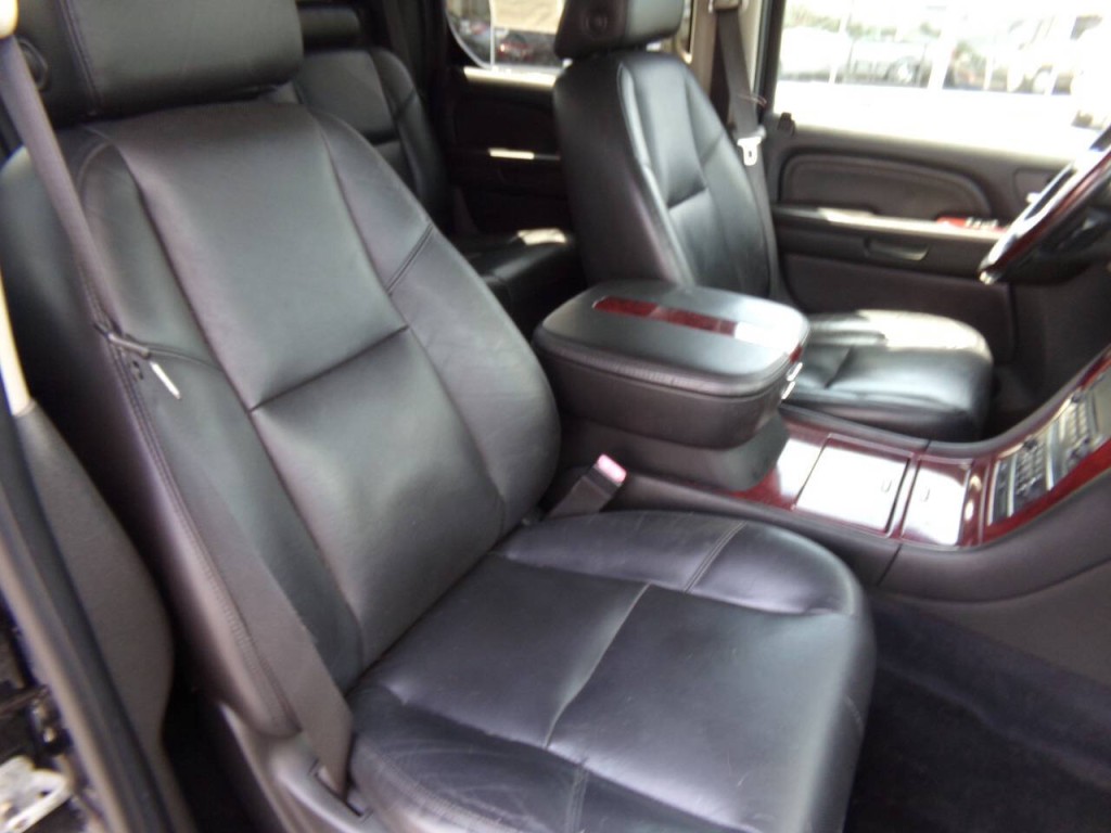 2008 Cadillac Escalade Image 40