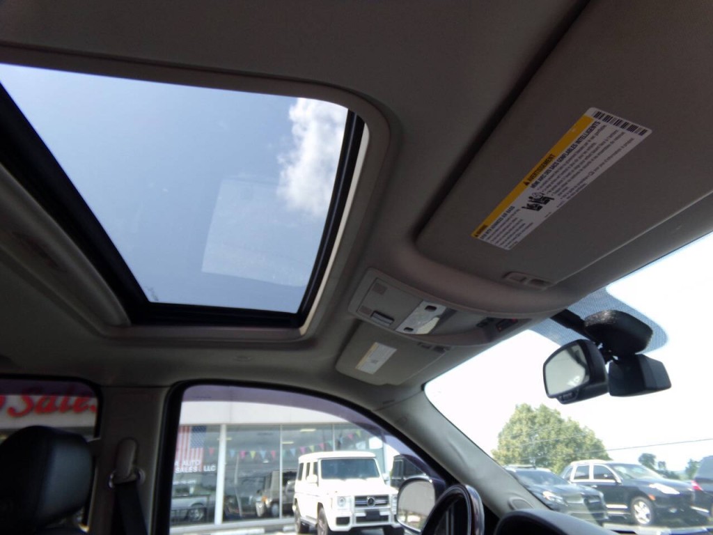 2008 Cadillac Escalade Image 45