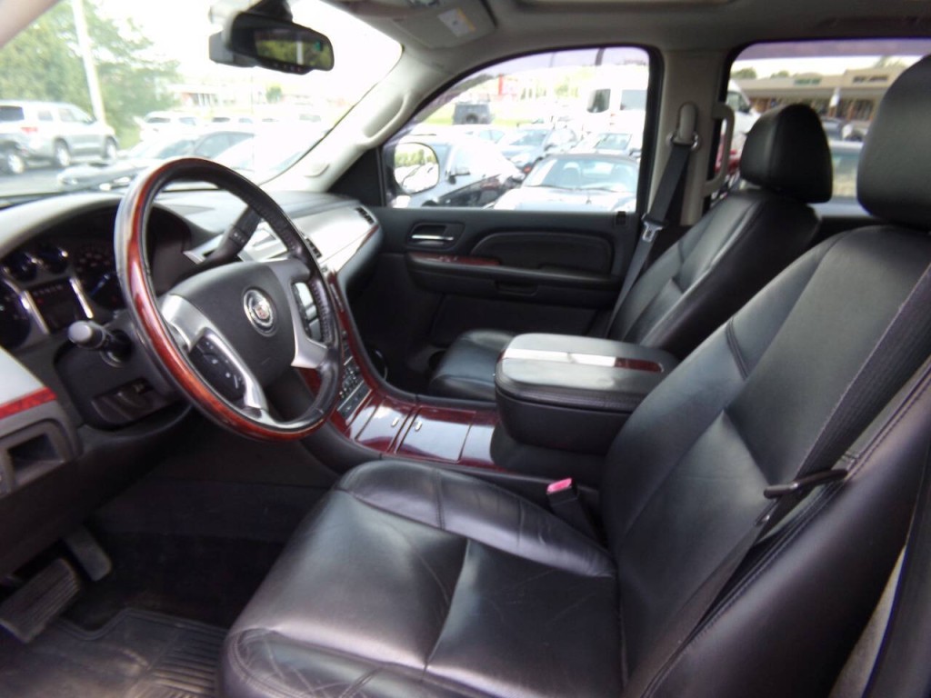 2008 Cadillac Escalade Image 57