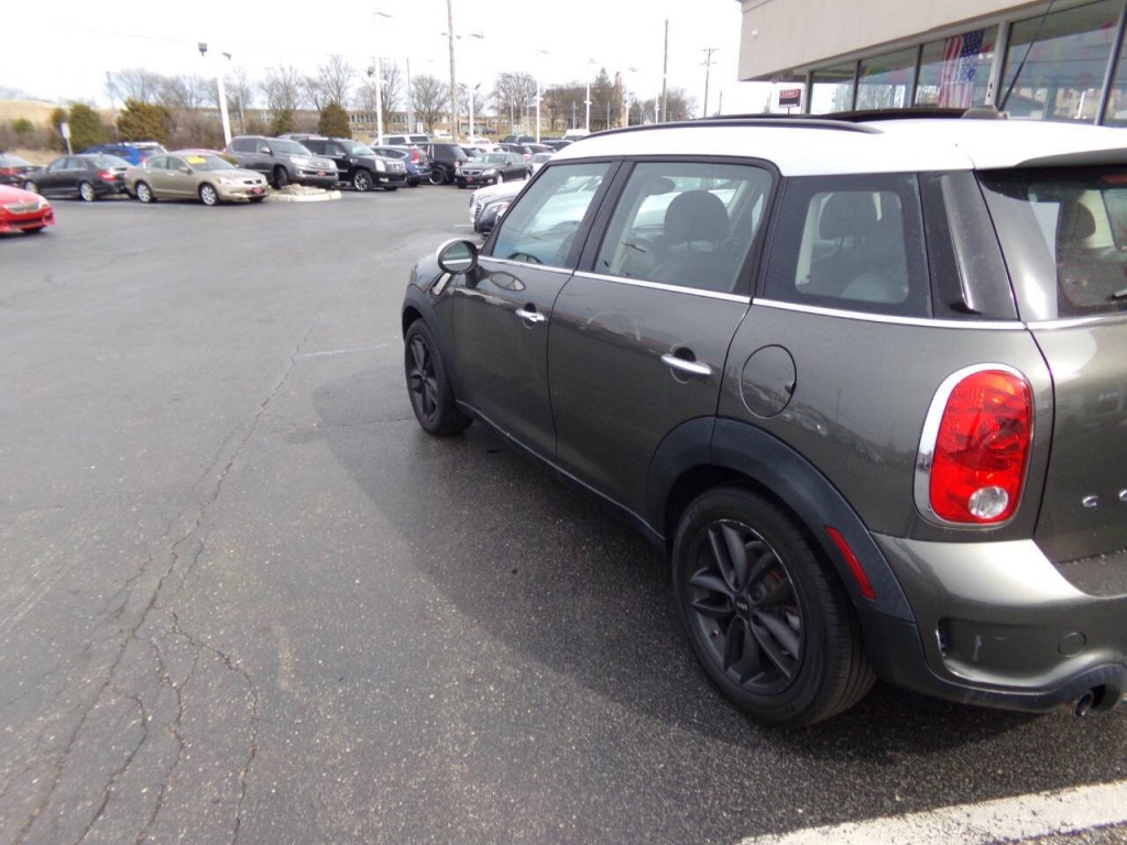 2014 MINI Countryman Image 32