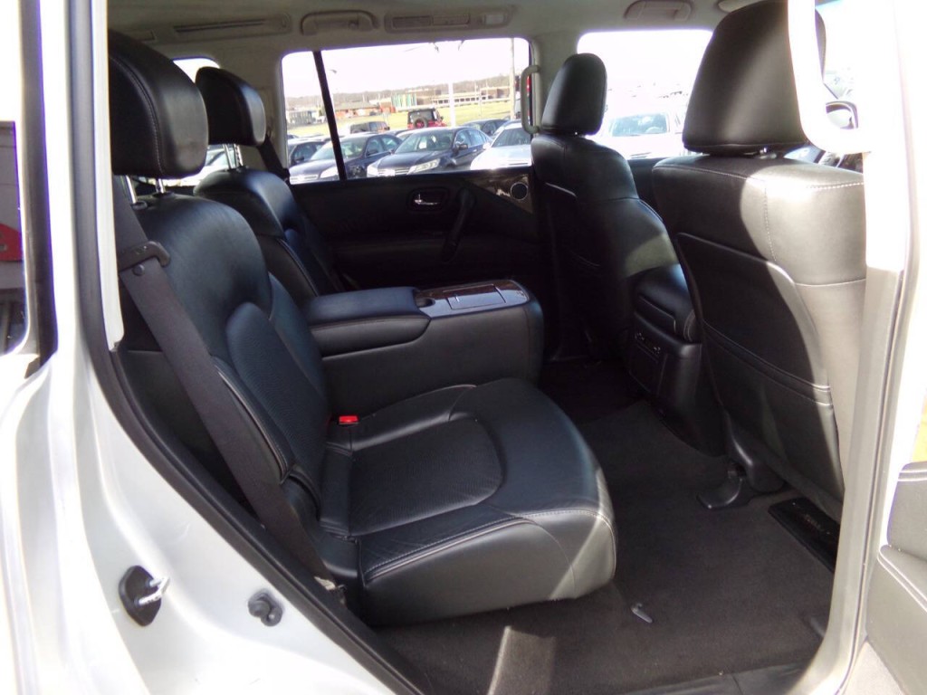 2015 INFINITI QX80 Image 18