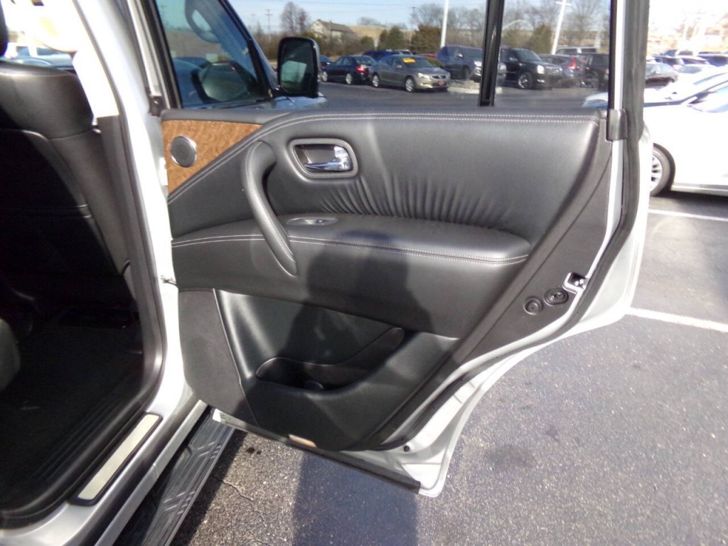 2015 INFINITI QX80 Image 23
