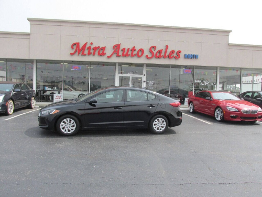 2017 Hyundai Elantra Image 1