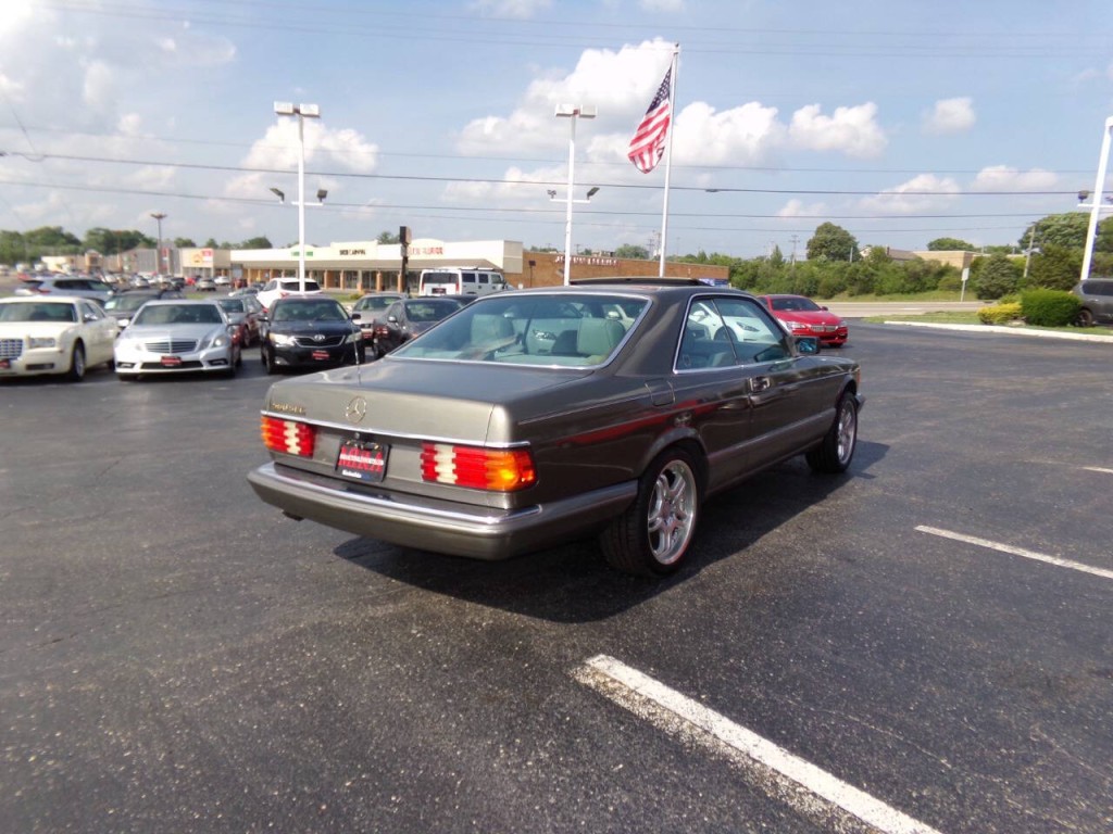 1990 Mercedes-Benz 560-Class Image 5
