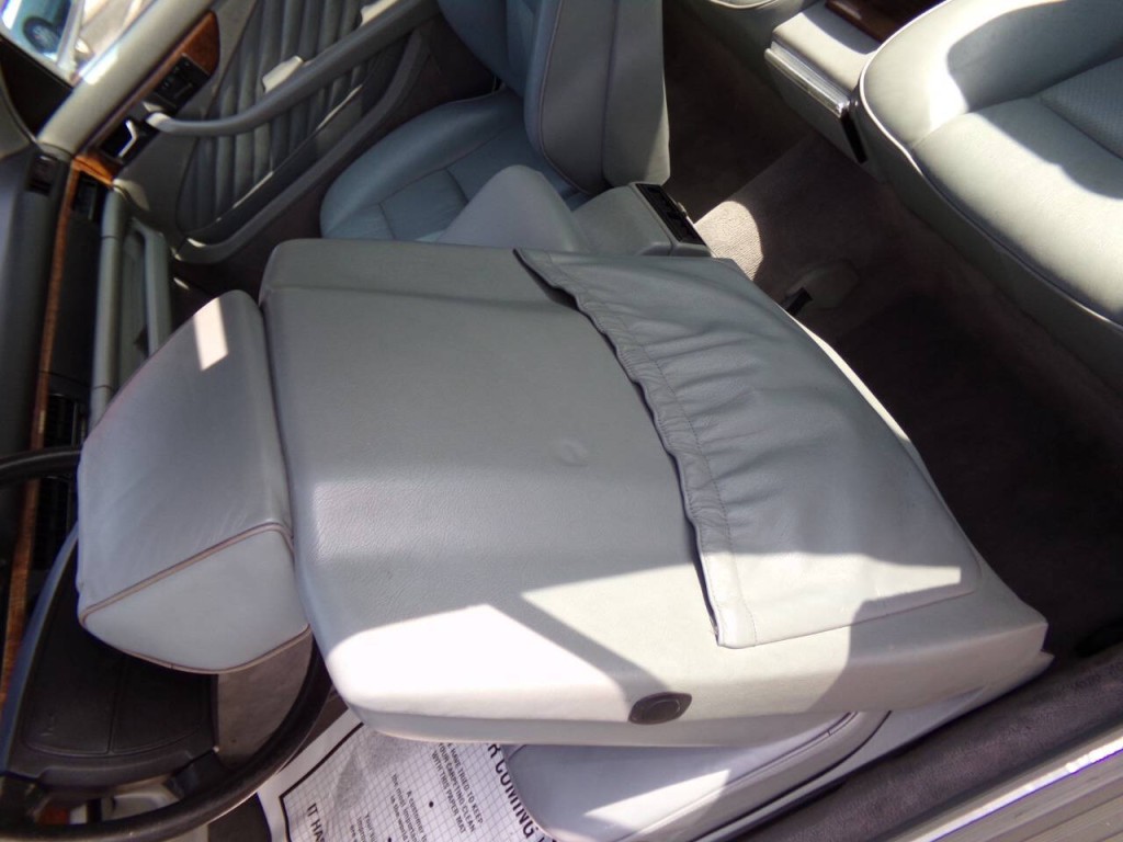 1990 Mercedes-Benz 560-Class Image 14