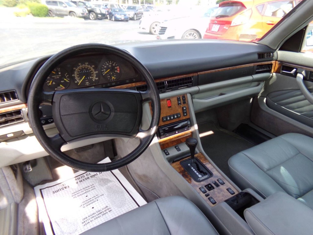 1990 Mercedes-Benz 560-Class Image 15