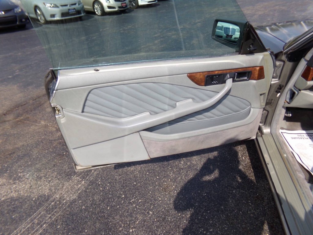 1990 Mercedes-Benz 560-Class Image 17