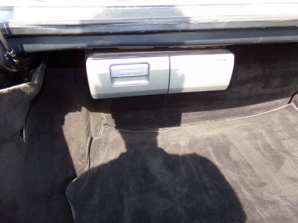 1990 Mercedes-Benz 560-Class Image 19