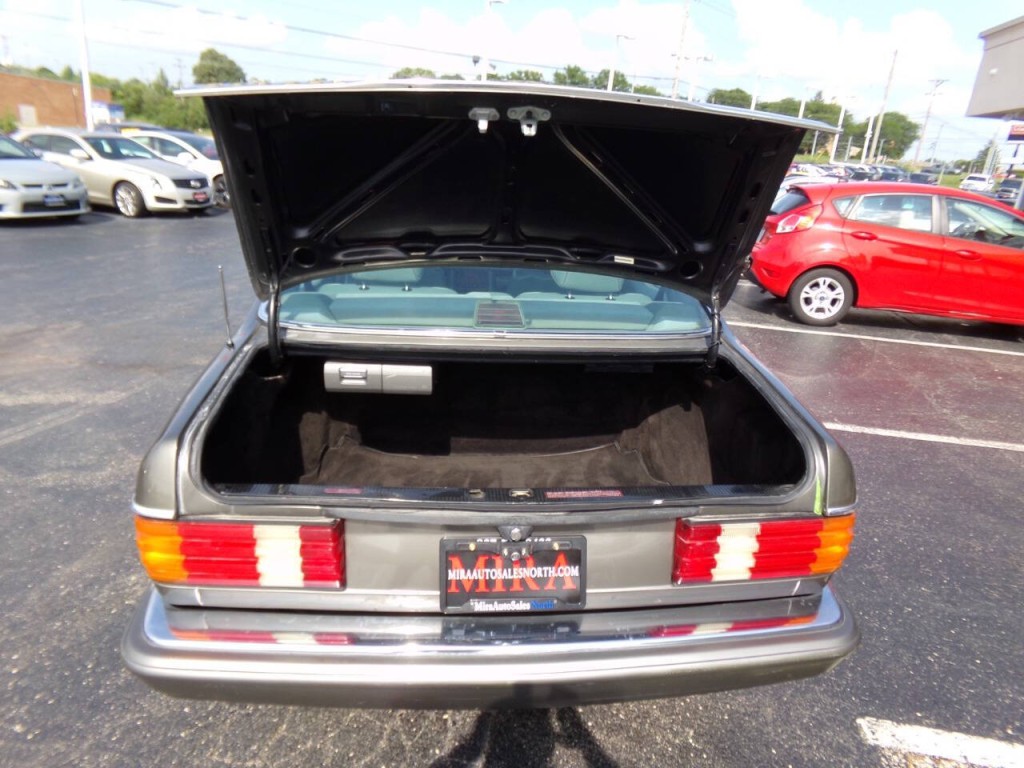 1990 Mercedes-Benz 560-Class Image 21