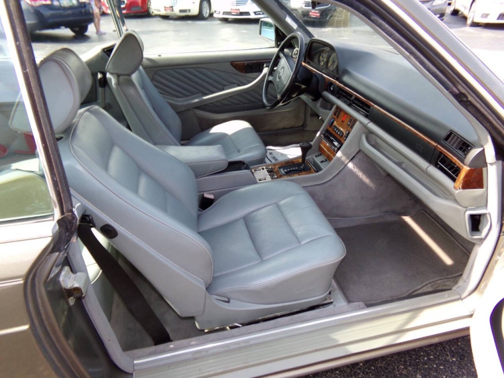 1990 Mercedes-Benz 560-Class Image 22